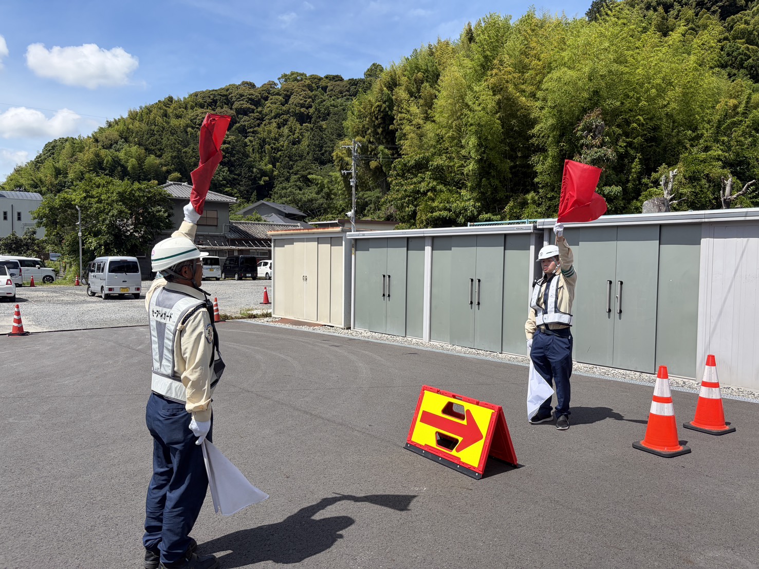 交通誘導警備の新人研修の様子
